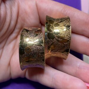 Elegant Gold Textured Earrings